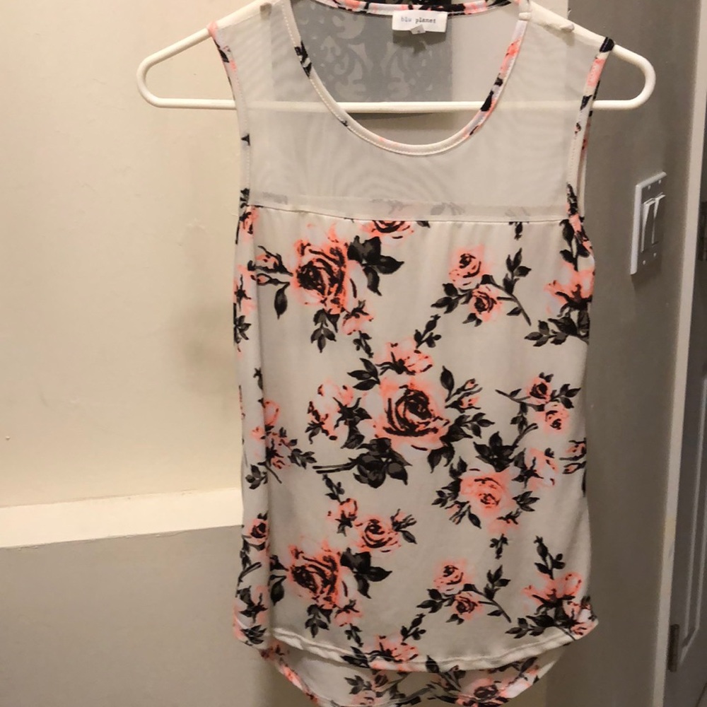 Sleeveless blouse